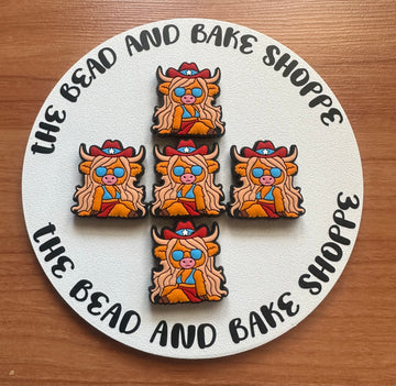 268 Cow Wearing Red Star Hat 2ct