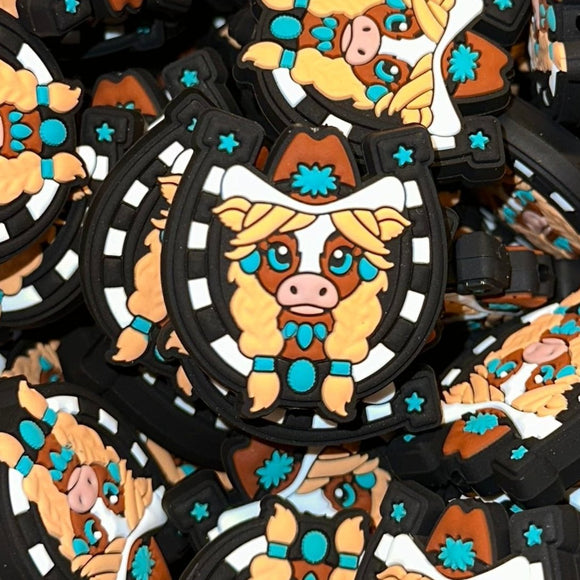 261 Cow in Cowboy Hat With Horseshoe 2ct