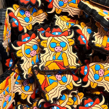 268 Cow Wearing Red Star Hat 2ct