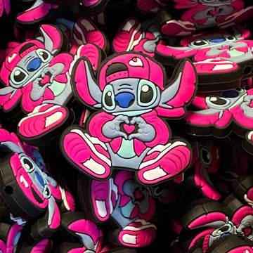 138 Alien with Heart Hands 2ct